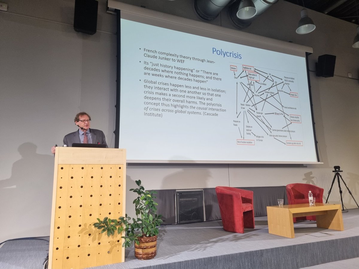 In cooperation with @FDVLjubljana and @UNDP, I am proud to have participated at the #KAPTalks development lecture. Richard Kozul-Wright gave us an important insight in how to achieve more inclusive and sustainable future. International problems need international solutions... 💪