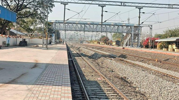 RailAnalysis's tweet photo. South Central Railway commissions third line with electrification between Wirur and Makudi

Read more...https://t.co/x5uv4Vv7kY
 
#southcentralrailway #indianrailways #railway #electrical #track #signalling #telecom #infrastructure #constructiom #SCR #doubling #electrification https://t.co/57NUGweHHB