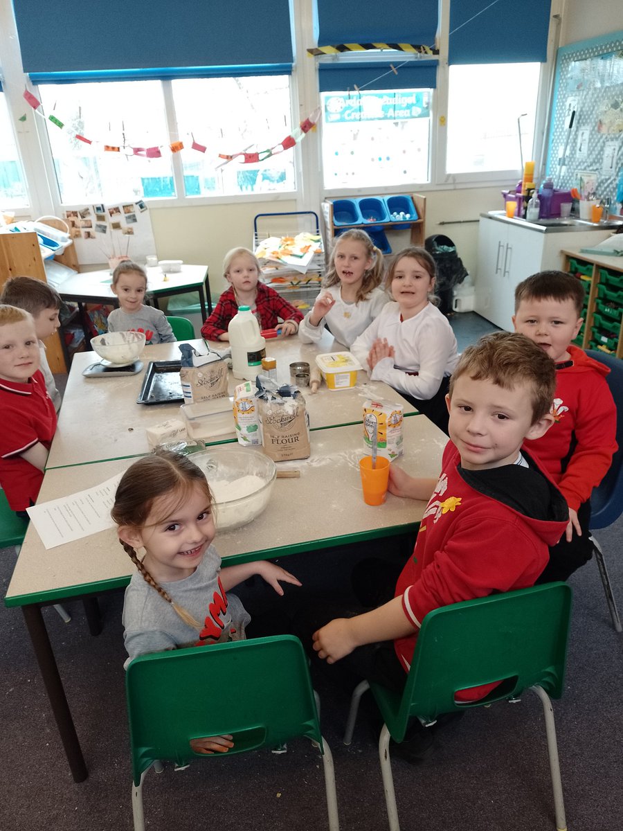 CraigfelenP's tweet photo. Dydd Gwyl Dewiπ΄σ §σ ’σ ·σ ¬σ ³σ Ώ we are making Welsh cakes and Welsh Cawl! #cfpwelsh #cfp2 #cfp1 #cfprec https://t.co/UBt5IOeQB9