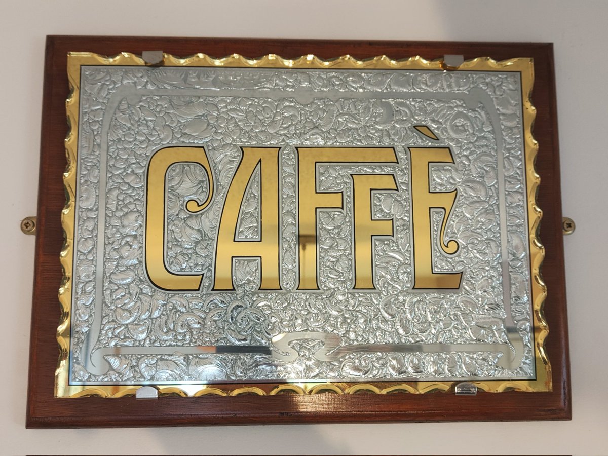 AG_Signwriter's tweet photo. Glass sign I made in Dave smiths workshop last year. Glue chipped, scalloped, mirrored and gold leaf gilded.
#agsigns
#glasssigns 
#makesignsgreatagain https://t.co/5eRtRlY7Qt