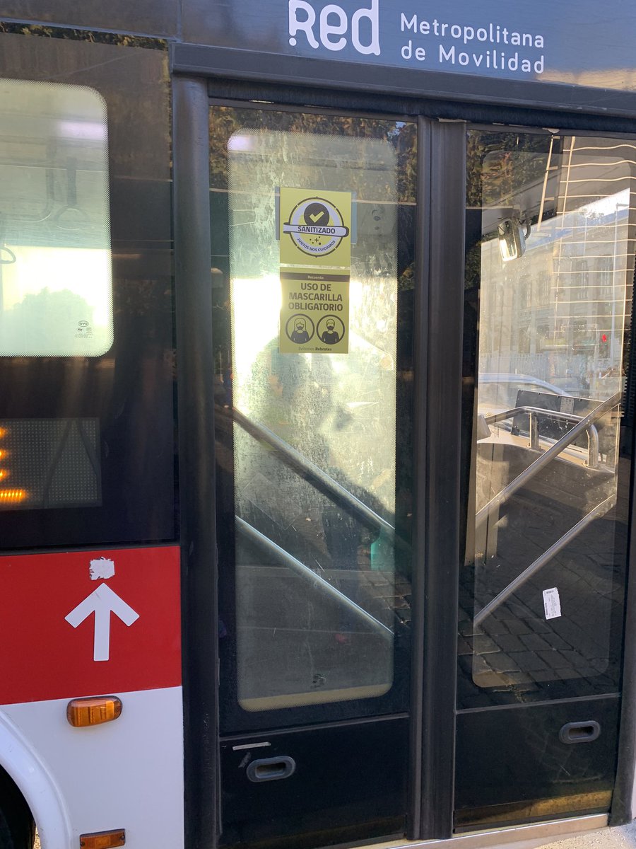 FlopaCami's tweet photo. @Metbuschile @Transantiago este recorrido  406 reportó, porque el chofer nos hizo bajar en el metro quinta normal además de ser una falta de respeto, palabreo y lanzó gabaratos sin sentido… indicando que tenía una puerta mala siendo que si cerraba 🤦🏾‍♀️ https://t.co/JEnz713Lii