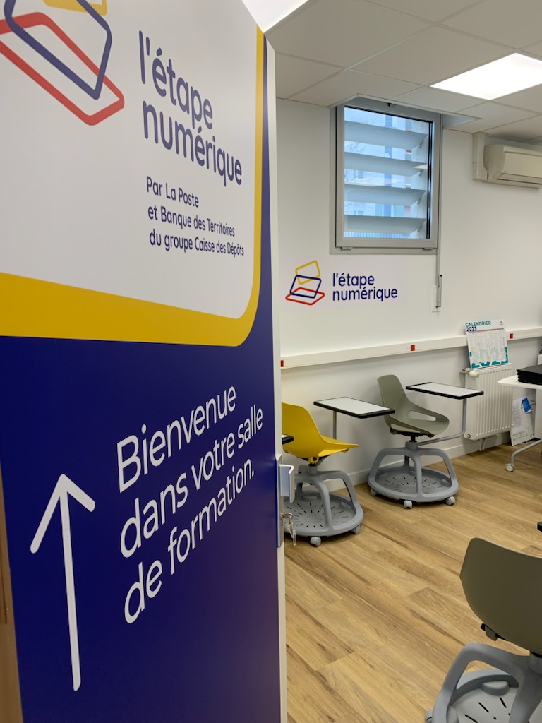 Inauguration de l'Etape Numérique au sein du bureau de #LaPoste #SaintEtienne Montreynaud
➡️favoriser l'inclusion numérique au service de tous.

Grâce à la coopération entre <a href="/BanqueDesTerr/">Banque des Territoires</a> et <a href="/GroupeLaPoste/">La Poste Groupe</a> de nouveaux espaces ouvriront sur l'ensemble du territoire national.