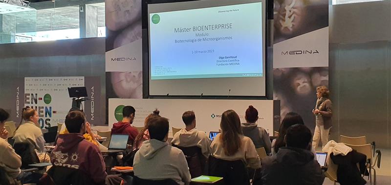 MEDINADiscovery's tweet photo. Recibimos en @MEDINADiscovery a los alumnos del módulo de Biotecnología de Microorganismos del #MásterBIOENTERPRISE, con nuestra directora científica Olga Genilloud iniciando la sesión.
@CanalUGR https://t.co/SYGCEbY9nV