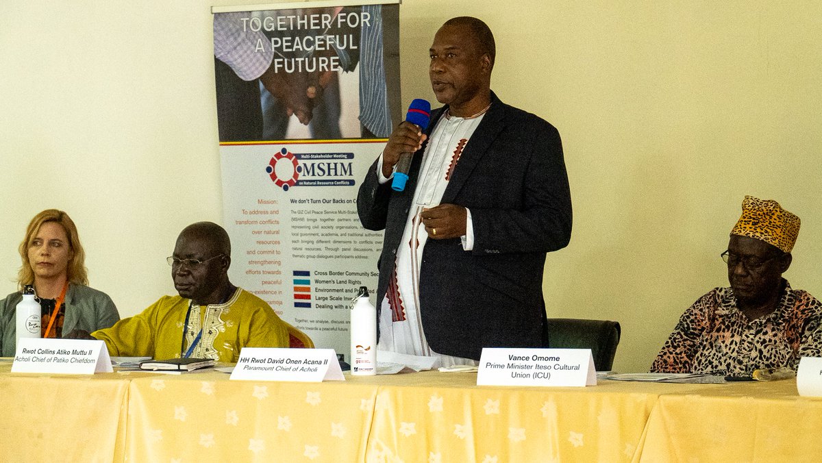 giz_uganda's tweet image. Happening Now: The Paramount Chief of Acholi officially opens the GIZ Civil Peace Service’s Multi-Stakeholder Meeting #MSHM on Natural Resource Conflicts in Northern Uganda bringing together over 160 participants from Acholi, Karamoja and Teso. #TogetherForAPeacefulFuture