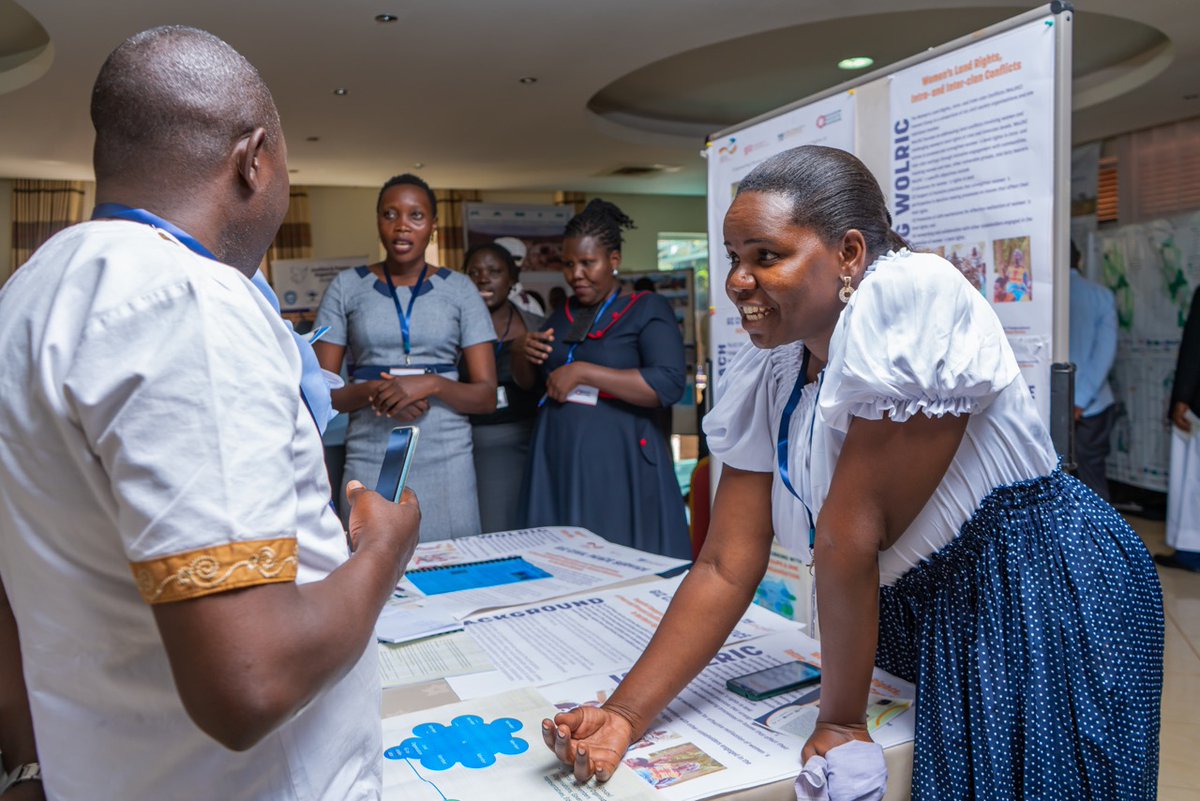 giz_uganda's tweet image. Happening Now: The Paramount Chief of Acholi officially opens the GIZ Civil Peace Service’s Multi-Stakeholder Meeting #MSHM on Natural Resource Conflicts in Northern Uganda bringing together over 160 participants from Acholi, Karamoja and Teso. #TogetherForAPeacefulFuture