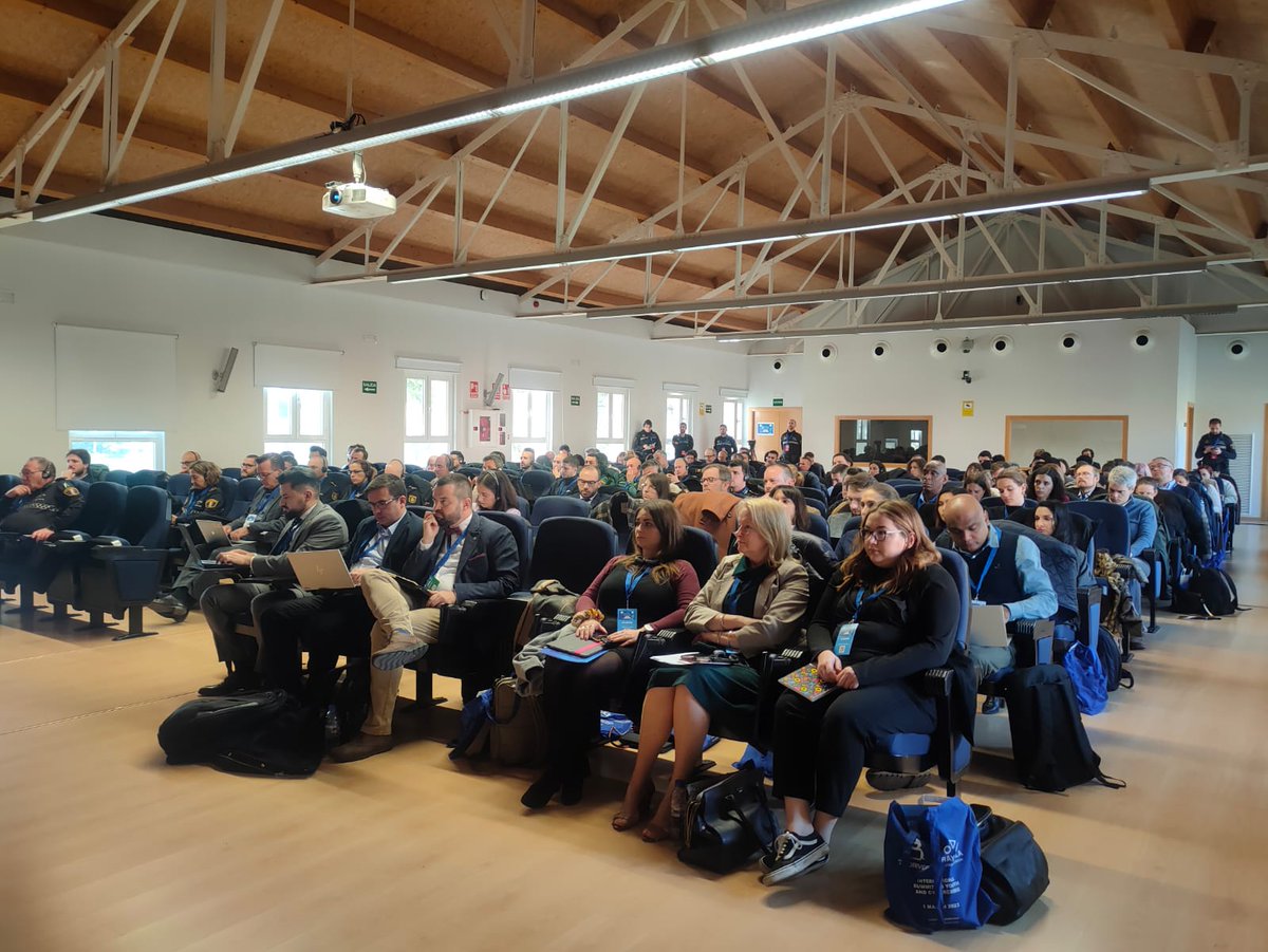 policialocalvlc's tweet photo. La taula redona de responsables polítics estableix pautes per a lluitar contra el ciberdelicte:
▶️ Un Internet lliure ha de ser un #InternetSegur
▶️ Armonització legislativa
▶️ Incloure els jóvens en la presa de decisions
@OSCE
@coe
@interiorgob
@cienciagob
@CDTI_innovacion https://t.co/xHrLwy310O