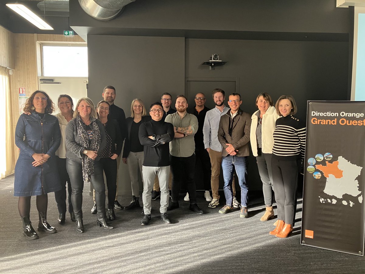 FlorenceMans1's tweet photo. Rencontre des équipes GDT et multicanalite/professionnalisation Agence propme du territoire Grand Ouest pour coconstruire nos actions au service de nos clients Pro en boutique : engagement et envie !
⁦@DelayeOlivier⁩ ⁦@gilles_combe⁩ https://t.co/NwBZQiVRMU