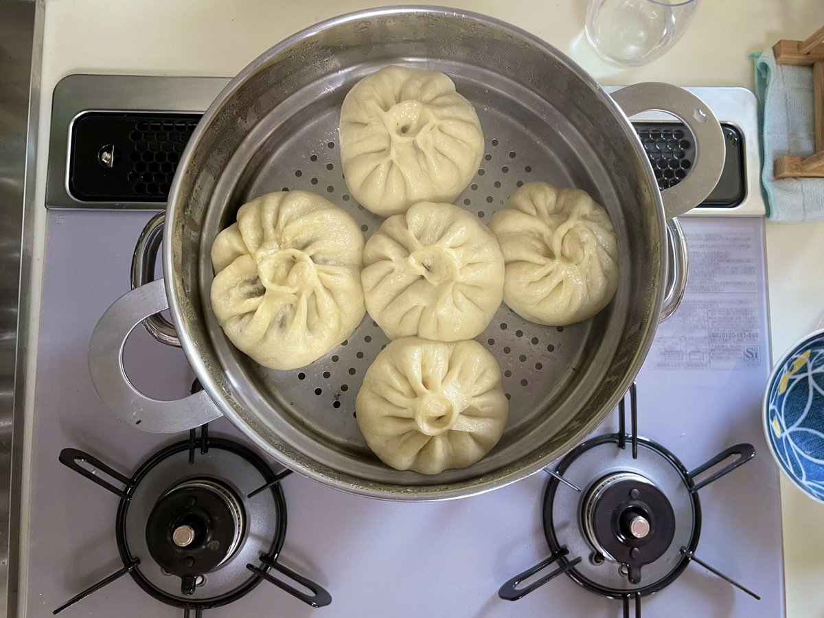 jhonny_night's tweet photo. 自宅で手作りガチ中華🥟
餃子&amp;肉饅頭パーティー🎉

#Chinesefood
#中国饺子
#水餃子
#焼き餃子
#party
#food 
#皮からつくる
#辣椒油
#ギョーパー https://t.co/o8YYZEyREW