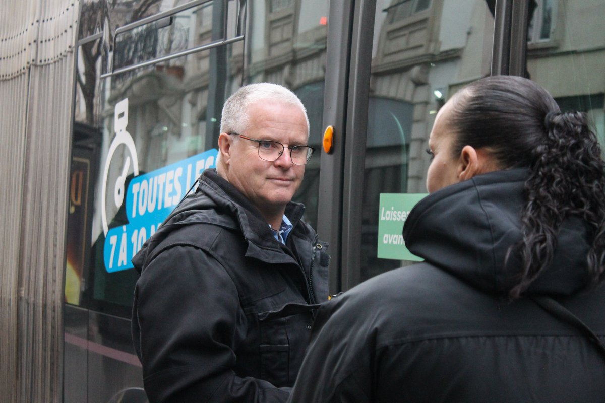 keolisgrdncy's tweet photo. #AgentStan
Zoom sur Pascal, Agent de Contrôle 👮✅
Il veille à la validité des titres de transport à bord et participe à la sécurisation du personnel et des voyageurs. https://t.co/XqYTFNY9pm