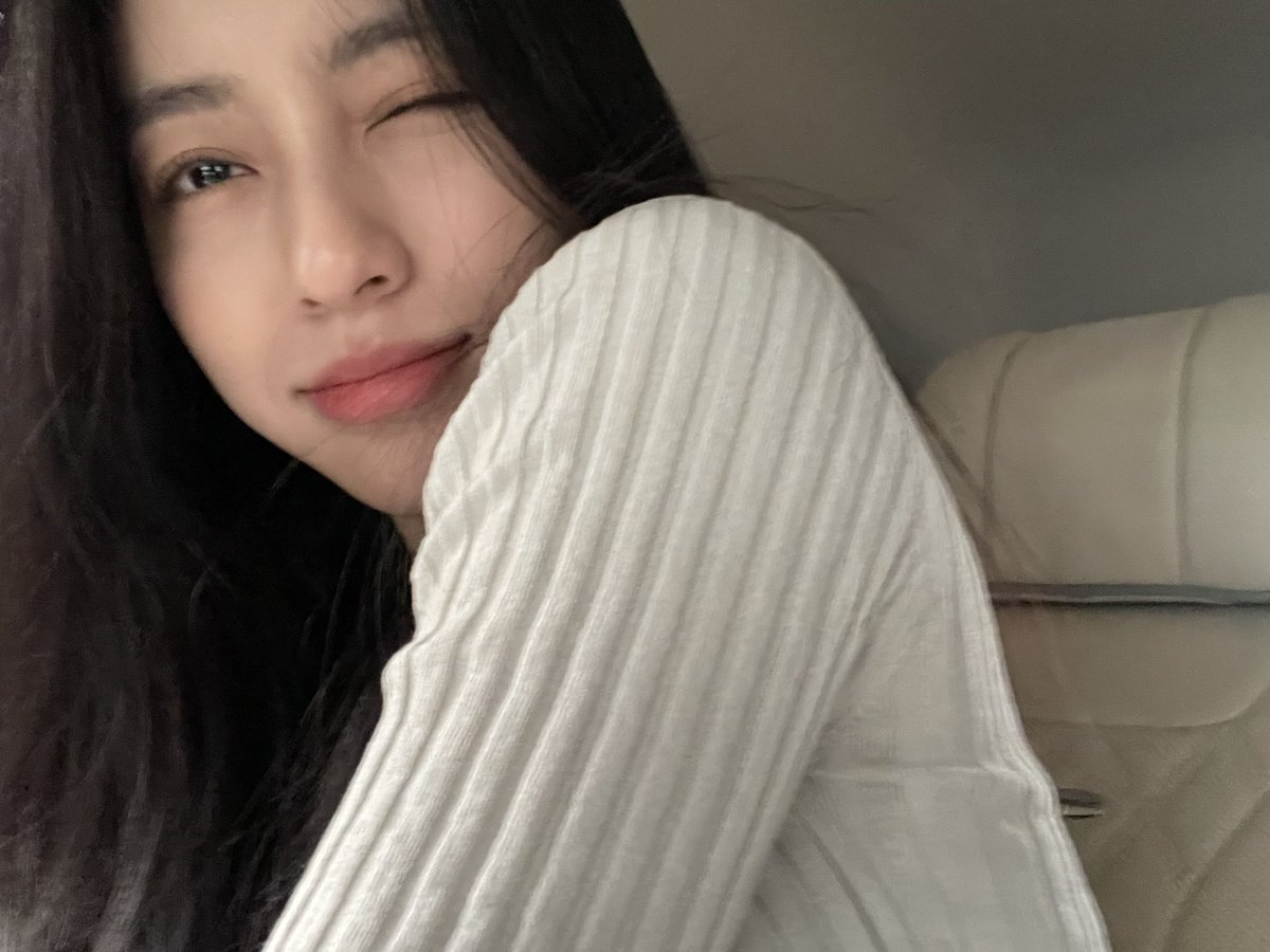 minah320's tweet photo. 트친들에게 드리는 셀카 https://t.co/QGUOmuQzYM