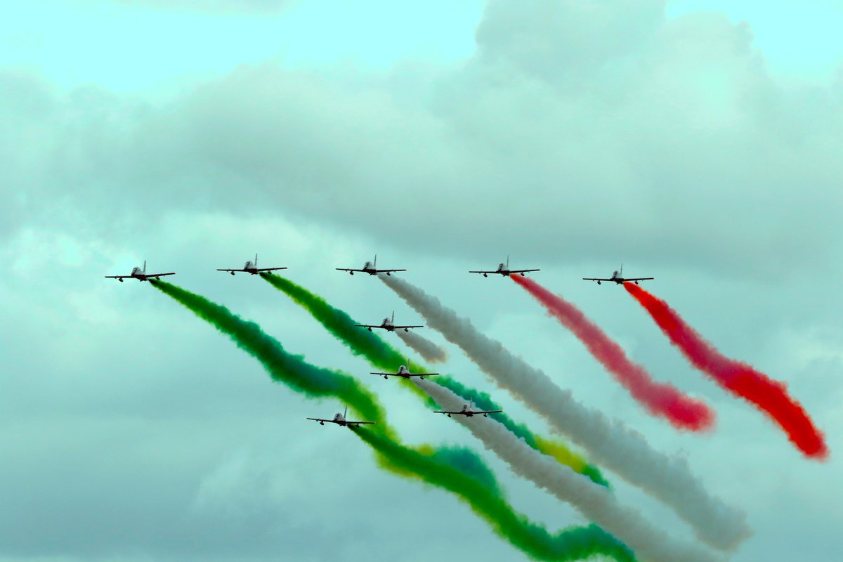 💕Buon Compleanno <a href="/FrecceTricolori/">Frecce Tricolori</a>. È un volo lungo 62 anni quello della pattuglia acrobatica più famosa al mondo, divenuta ormai simbolo di unità nazionale e grande orgoglio per tutti gli italiani.
#FVG #RegioneFVG #FriuliVeneziaGiulia <a href="/ItalianAirForce/">Aeronautica Militare</a>