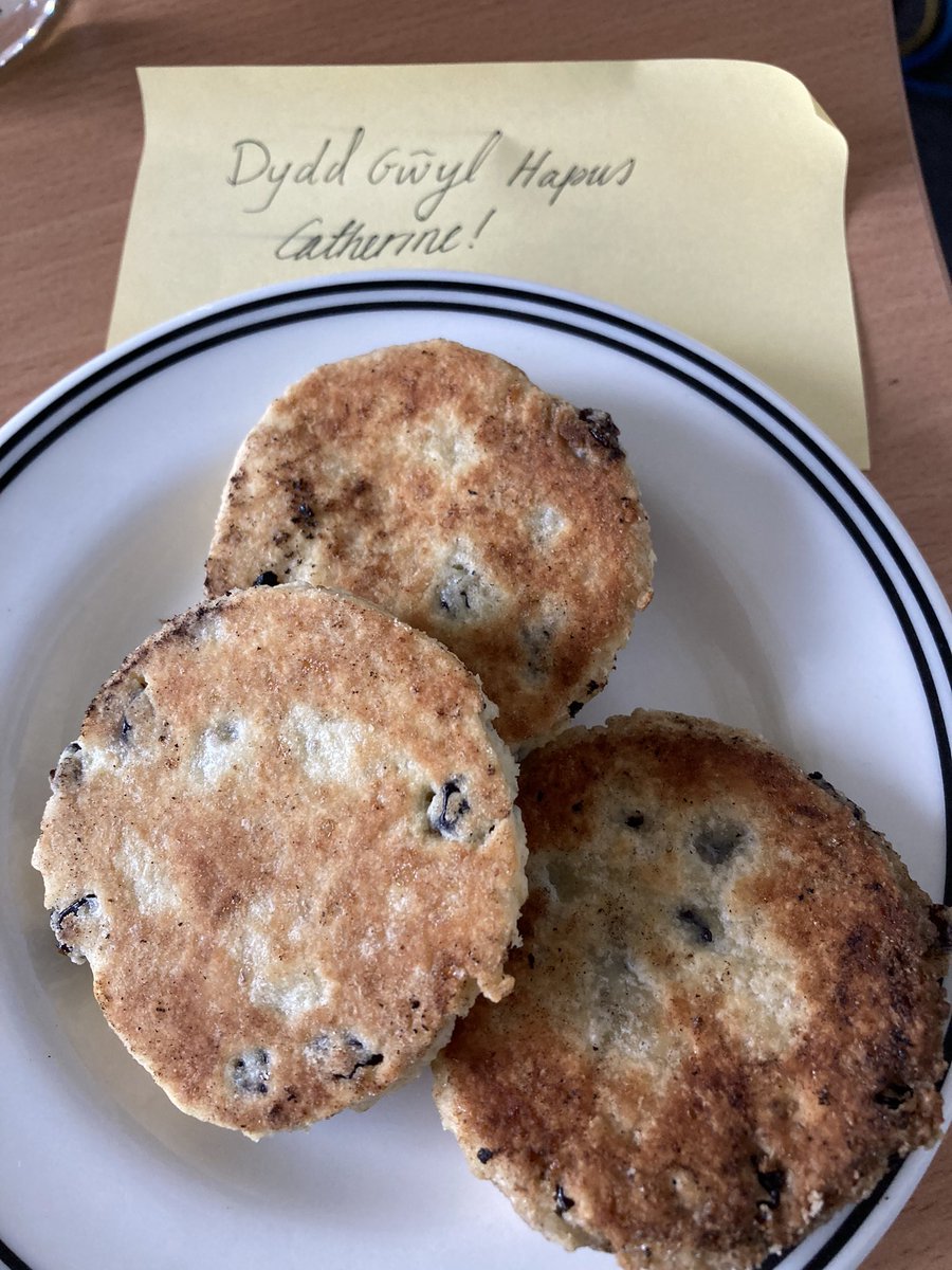CPageFCDO's tweet photo. Lovely #StDavidsDay gift from a colleague @BritEmbDublin. Will try to live by his maxim of being joyful, keeping the faith and doing the little things. #DyddGwylDewiHapus 🏴󠁧󠁢󠁷󠁬󠁳󠁿 https://t.co/2RMwfqGaU2