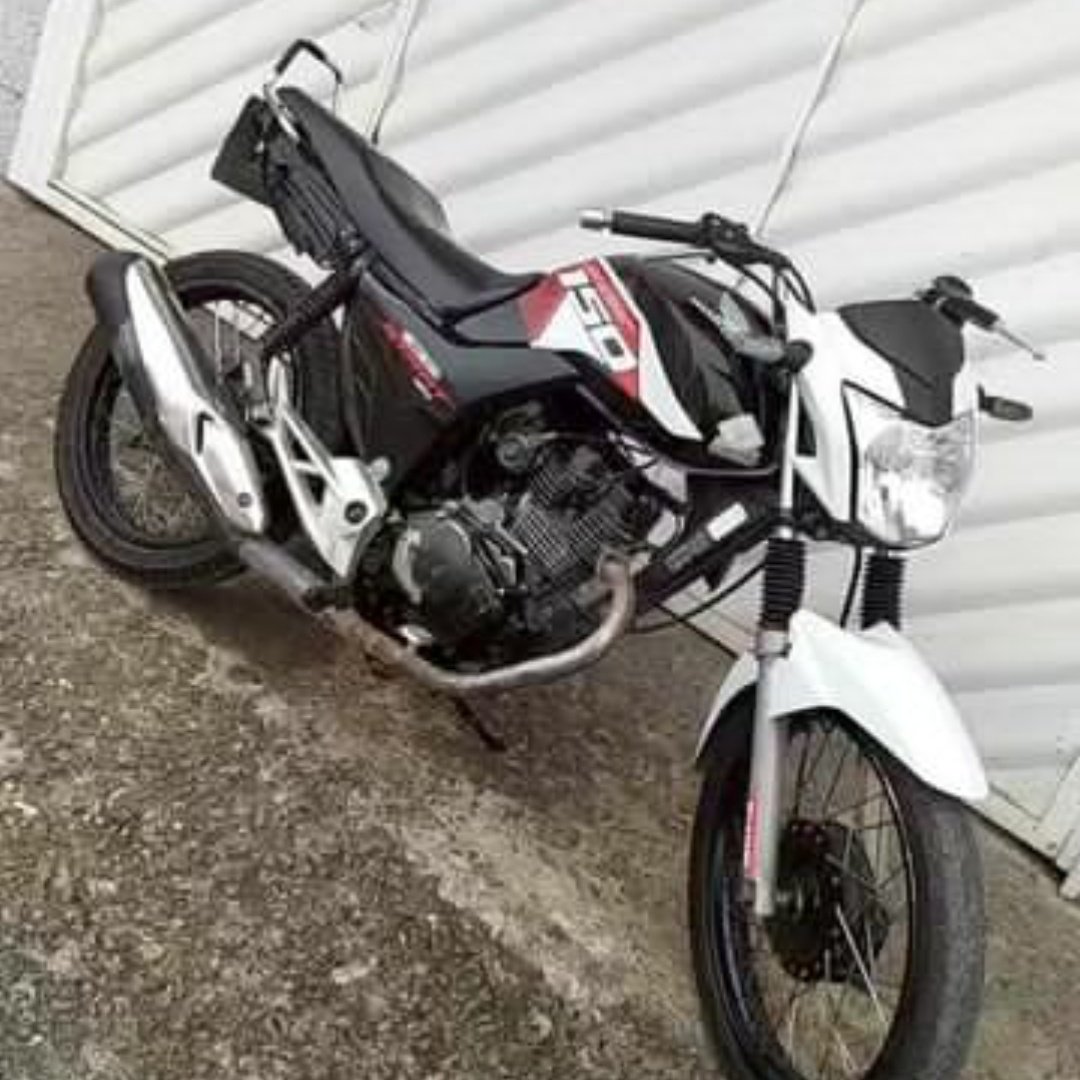 gtonmarques's tweet photo. Coe rapaziada, roubaram minha moto no portao da minha namorada.. aq em areia branca. Placa LMK 6406 compartilha aí pra me ajudar, moto de trabalho 😭 + 1 mané 😪 https://t.co/TV4QtEBZJM
