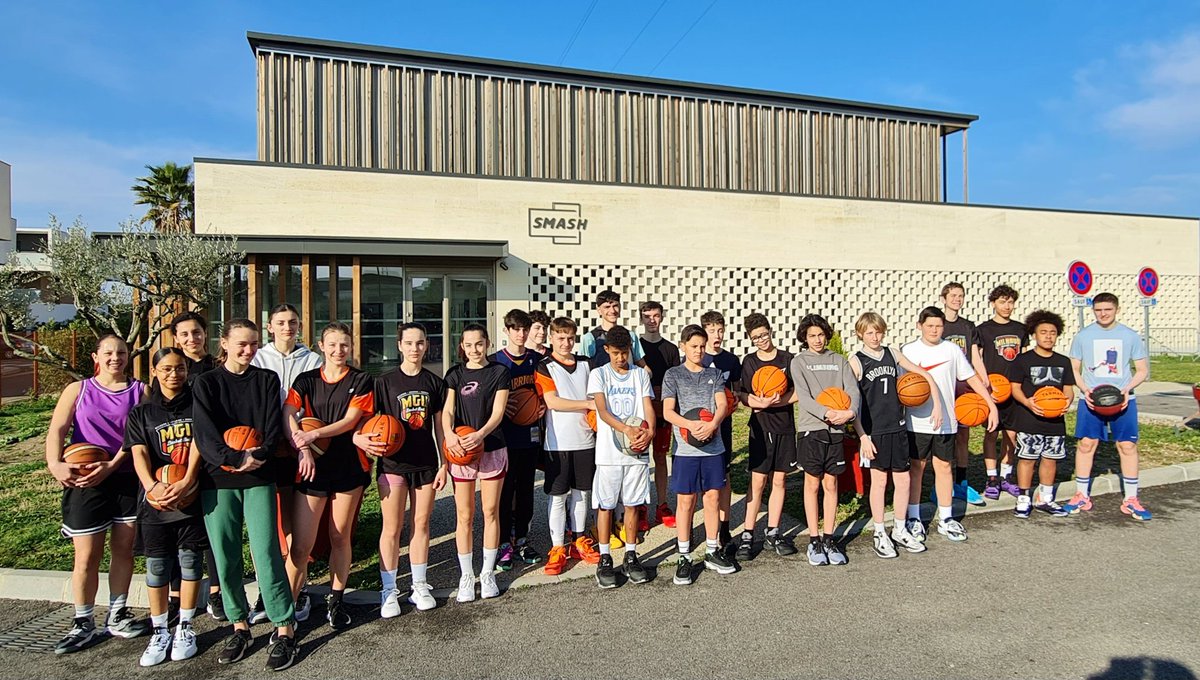 MilhaudBasket's tweet photo. 3ème jour de stage pour les U15.
Au programme défense et 3x3 🏀 https://t.co/oTGtvNBWk1