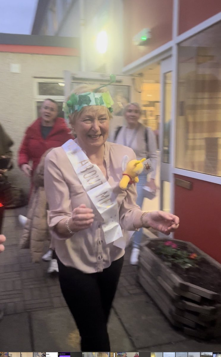 Hilllview's tweet photo. What an amazing turn out of staff, children and families; past &amp; present for our Jean’s last day. 
Jean was a firm favourite with children, families and colleagues. She will be sorely missed!
We wish Jean a happy and healthy retirement ❤️ https://t.co/ANf3x5hdXQ