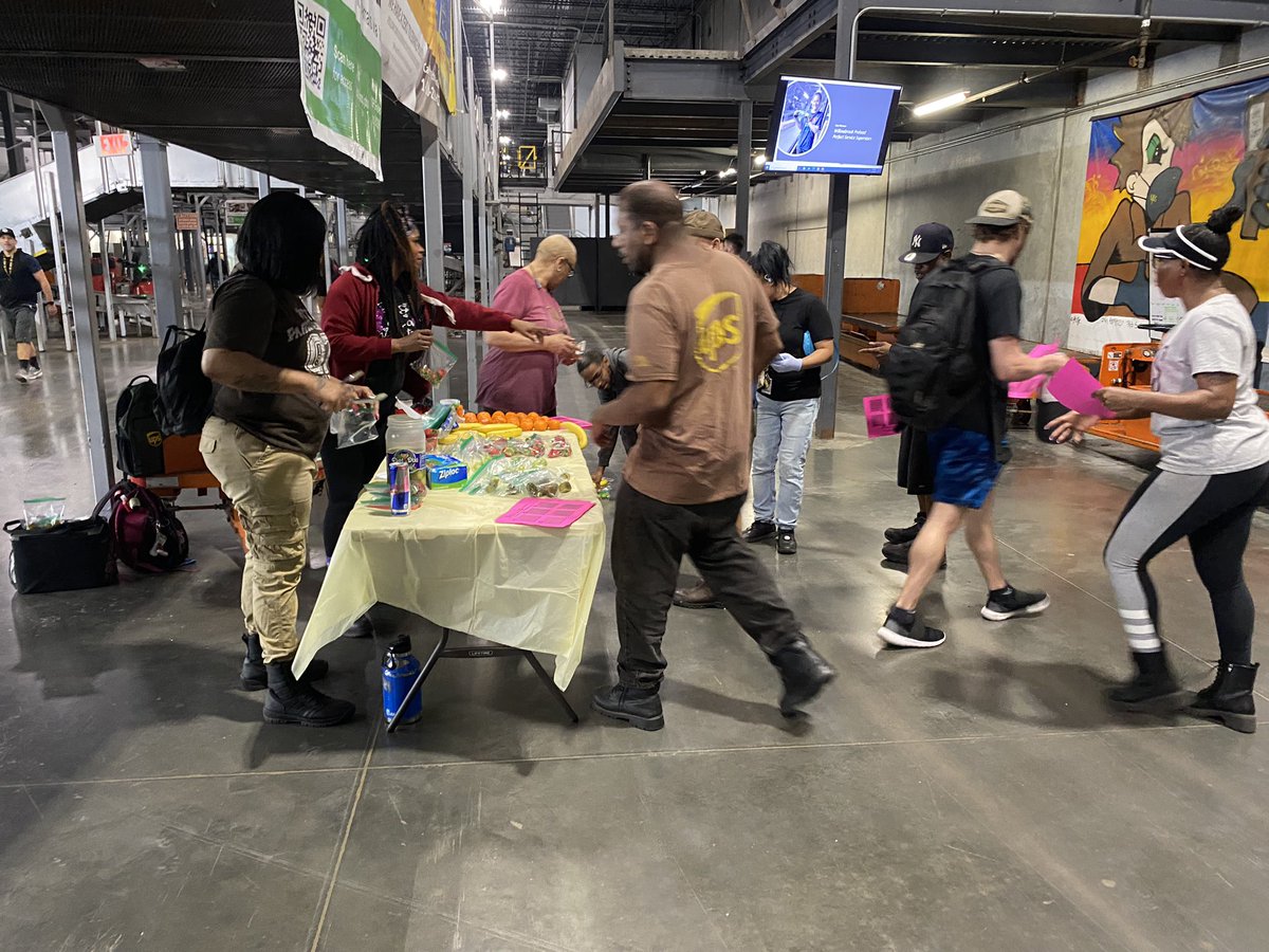 AbdulAb45258458's tweet photo. Team Willowbrook Wellness Wednesday “Meet and Greet” activity. Pretrip you body with healthy snacks and Hydration. 💦💦🍌🍎🥒
#WillowbrookStrong
#WillowBest
#TogetherWeAreUPS
@SoCalLeaders
@ealarcon10
@Crystal84719509
@Buckeyes2231 https://t.co/lxhLAMX7Kn