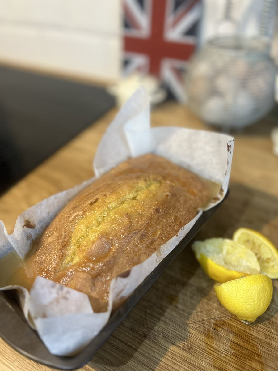 cornishbeachy's tweet photo. Just baked @GordonRamsay tana Ramsay lemon drizzle cake. Amazing! 👏🏻😋 https://t.co/Y4oHAhN9Vo