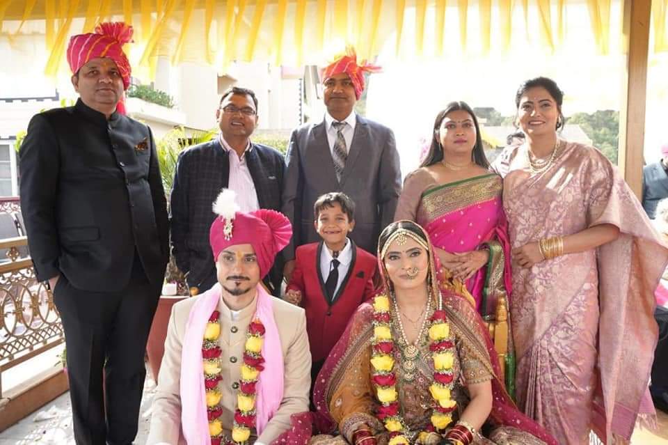 anupriyavadi's tweet photo. आदरणीय यश:कायी डॉ सोनेलाल पटेल जी के परिवार की सबसे छोटी सदस्य सुश्री अमन पटेल का विवाह चिरंजीवी समीर के साथ हिमाचल प्रदेश में संपन्न हुआ।अमन-समीर को दाम्पत्य जीवन के पवित्रतम रिश्ते में प्रवेश करने के लिए अपना दल एस परिवार की ओर से से शुभकामनाएं।

@AnupriyaSPatel https://t.co/H7UQ0Pwaiy