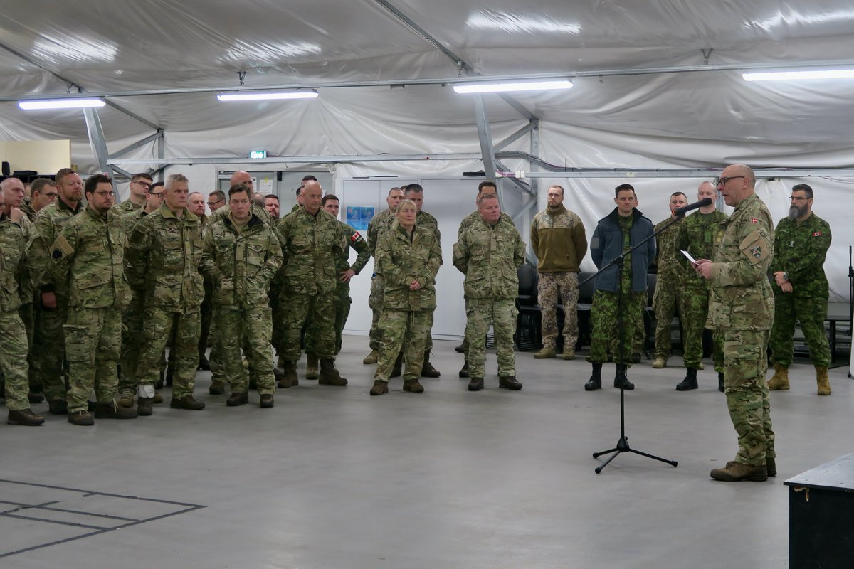 hqmndn's tweet photo. ���#MNDN heads for CREVAL during EX“Griffin Lightning23”
🇩🇰soldiers taking part in EX were transported by two C-130 Hercules transport aircrafts to 🇱🇻, where #MNDN COM MG Flemming Mathiasen welcomed exercise participants. 
#WeAreNATO
#StrongerTogether https://t.co/qznj1cLZ8F