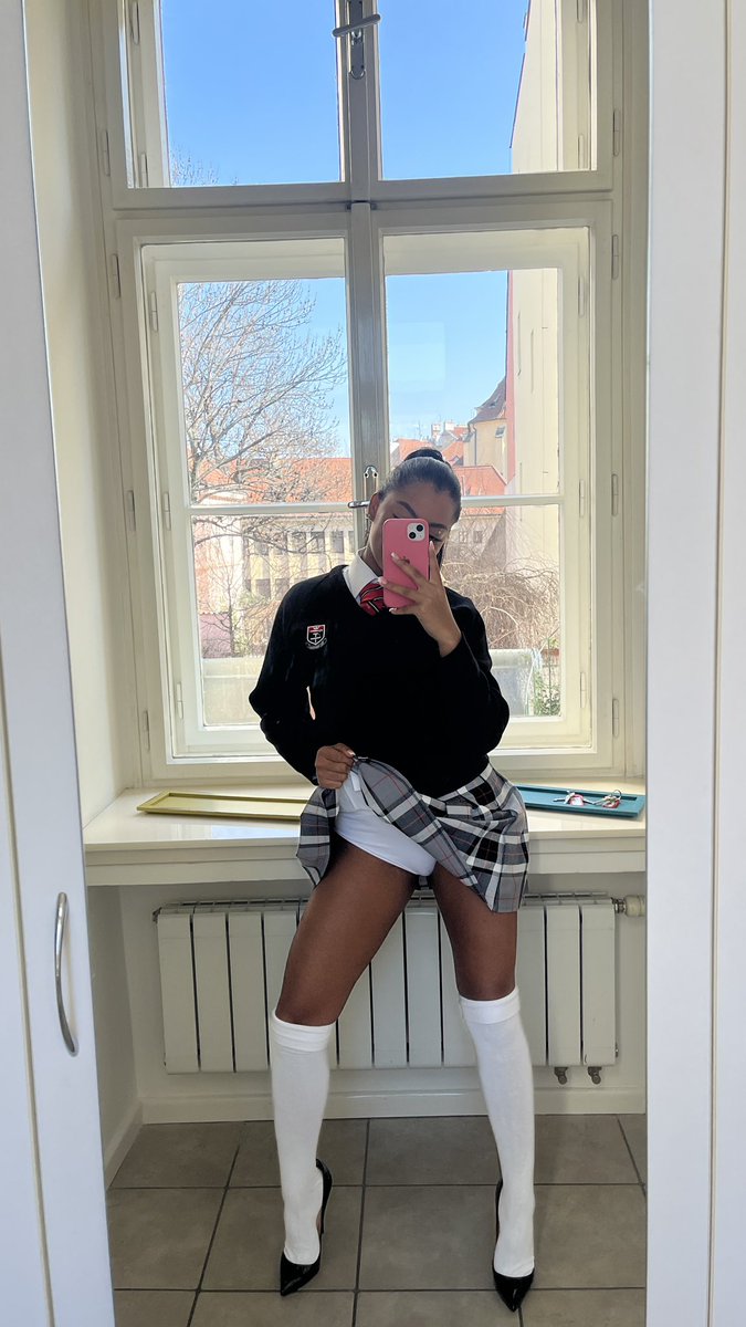 S O F I V E G A 👑 (onlyfans /sofivega) on Twitter "Today with collegeuniform ️📚📖