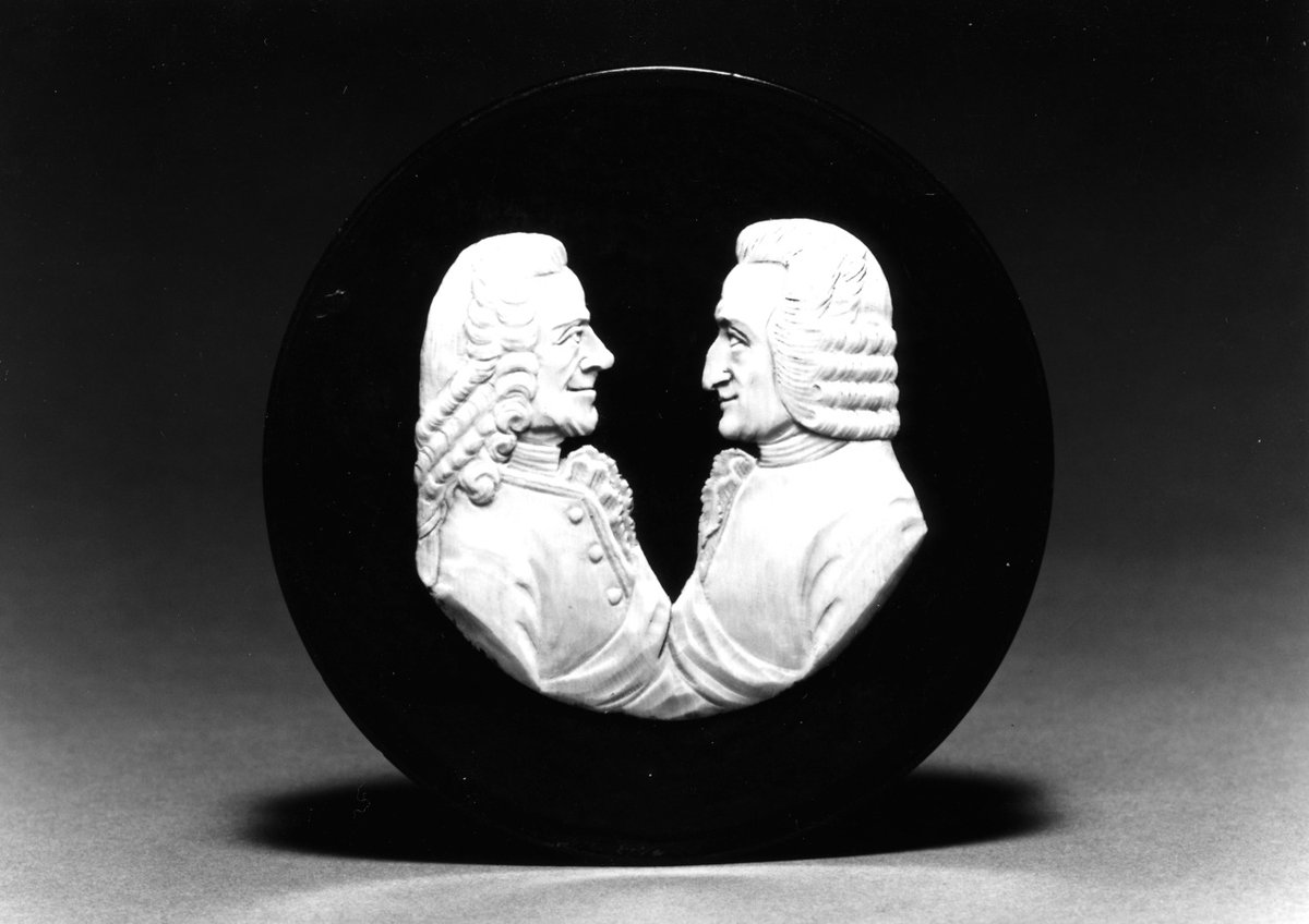 WaltersArtBot's tweet photo. Snuffbox with Voltaire and Rousseau https://t.co/hxzrsARy0j https://t.co/lBUDPpjhWF