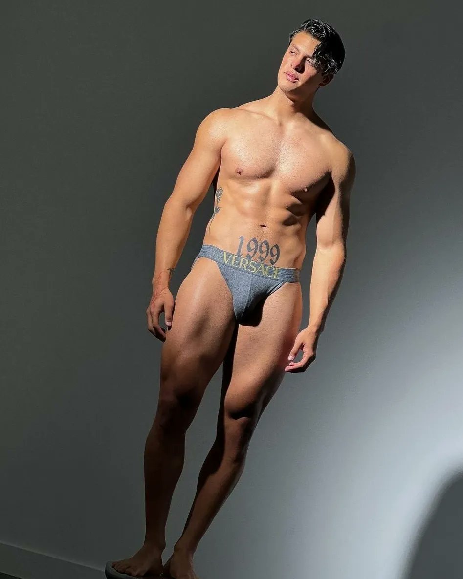 Daniel Padilla 🇲🇽
Post 055
MODEL🩲SINGER🎤

Rey Platino of <a href="/wapayasosmx/">Jonathan</a>  also likes show off his spectacular body and his good bulge in his underwear... you have enjoy it. 😜

Follow &amp; enjoy:
<a href="/danpadillamx1/">Dan Padilla</a> 

#sexymen #bulge #hotbulges #swimwear #swimwearmodel  #underwear