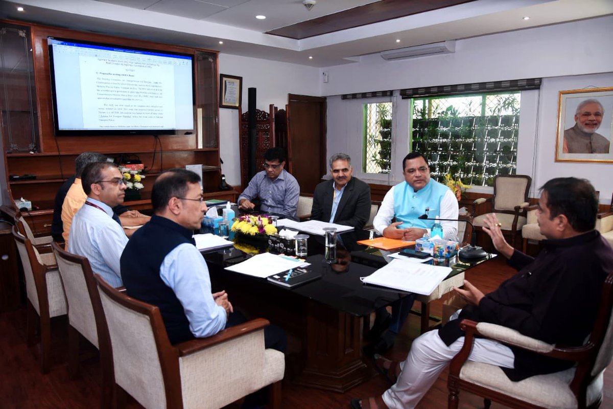 MauvinGodinho's tweet photo. Called on Hon’ble Union Minister for Road Transport & Highways Shri. @nitin_gadkari Ji in #Delhi in regard to getting more #ElectricalBuses for Goa and also submitted a memorandum asking for 500 additional electrical buses. (1/4) https://t.co/x3EvPQkRx8