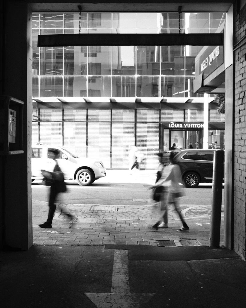 proofofjrgibson's tweet photo. today's lesson: blurry architecture people one-o-one.
\ \
/ /
photo made with #fujix100v in #perth.
\ \
/ /
#perth #perthisok #perthlife #westernaustralia #justanotherdayinwa #fujifilm #fujifeed #fujixnet #fujixaus #sooc #bnw #blackandwhiteisworththefigh… https://t.co/y5Vmei5dM2 https://t.co/Q3N39sGxBU