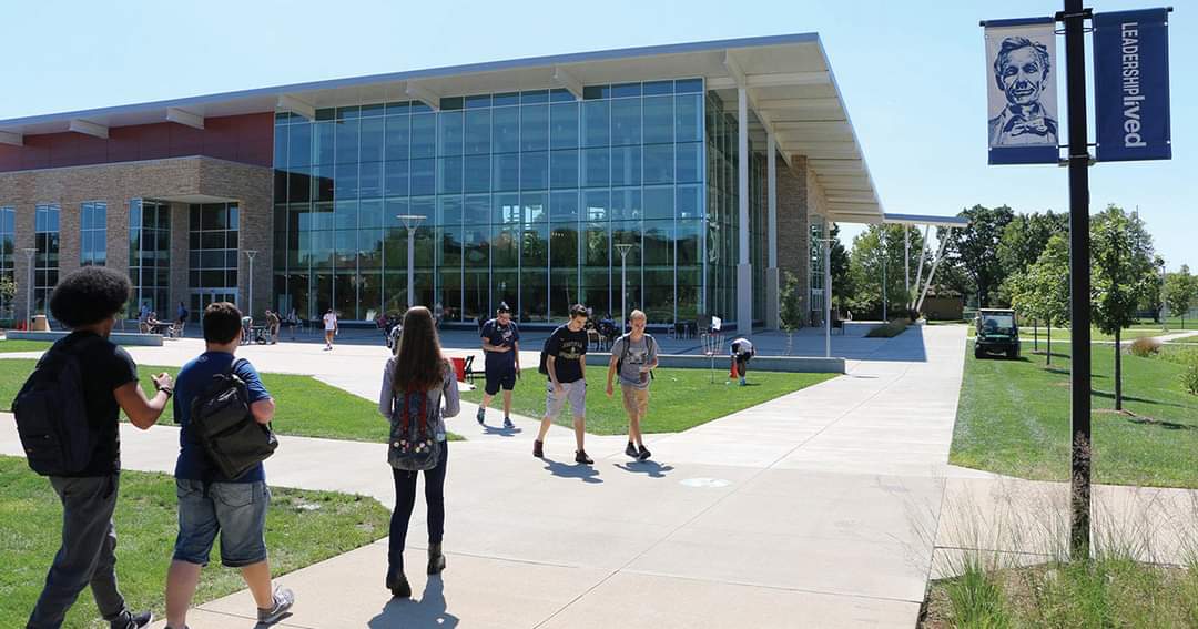 study_plann's tweet image. College is the perfect time to make friendships that will last a lifetime, but it isn't always easy to meet new people. Our guide offers tips on where to meet people in college, 

#internationalstudents #studyinuk #collegefriends