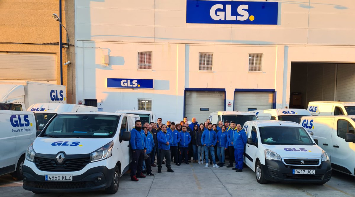 GLS_Spain's tweet photo. ¡La agencia 58 de #GLSSpain en Zaragoza Sur cambia de look!
La nueva imagen de GLS continúa desplegándose en agencias y vehículos para llegar a cada rincón del país.

#ParcelstoPeople https://t.co/FzrrNcXO2X