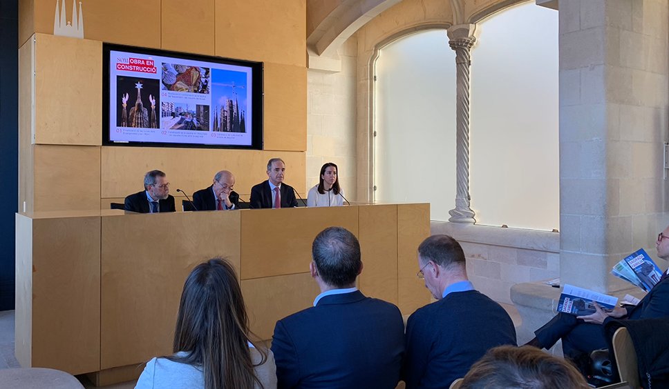catreligio's tweet photo. 🏗️ “Constatem una progressiva normalització de les visites” 👉🏼 La #SagradaFamília presenta la memòria anual per fer balanç de l'activitat econòmica, social i cultural de la basílica https://t.co/WHMop7qL0I https://t.co/4no0eGbM40