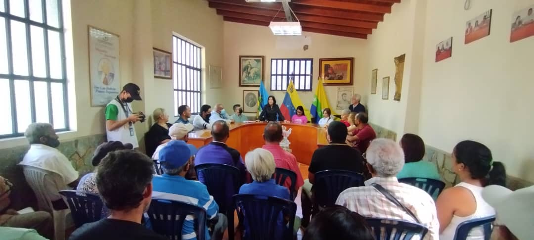 Estamos en el Concejo Municipal para la consulta pública de la revisión y actualización del Plan de Ordenamiento del Territorio del Estado Nueva Esparta #UniónFuerzaYCooperación @PSUV_NE @PartidoPSUV @hugbelpsuv @dcabellor @NicolasMaduro