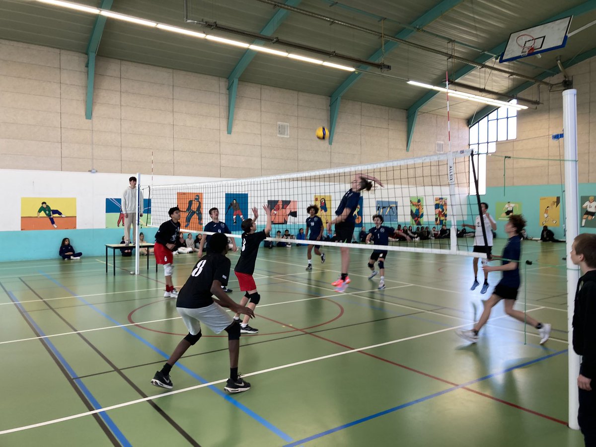 Championnat Inter-Acad Amiens-Lille de VB MG excellence à Beauvais.
1-Dunkerque 2-Calais 3-college Baumont de Beauvais.
Du beau jeu et un très bel état d’esprit.
L’<a href="/unss/">UNSS_National</a> en force !!
<a href="/hautsdefrance/">Région Hauts-de-France</a> <a href="/unssacadlille/">UNSS Académie de Lille</a> <a href="/AcAmiens/">Académie d'Amiens</a>