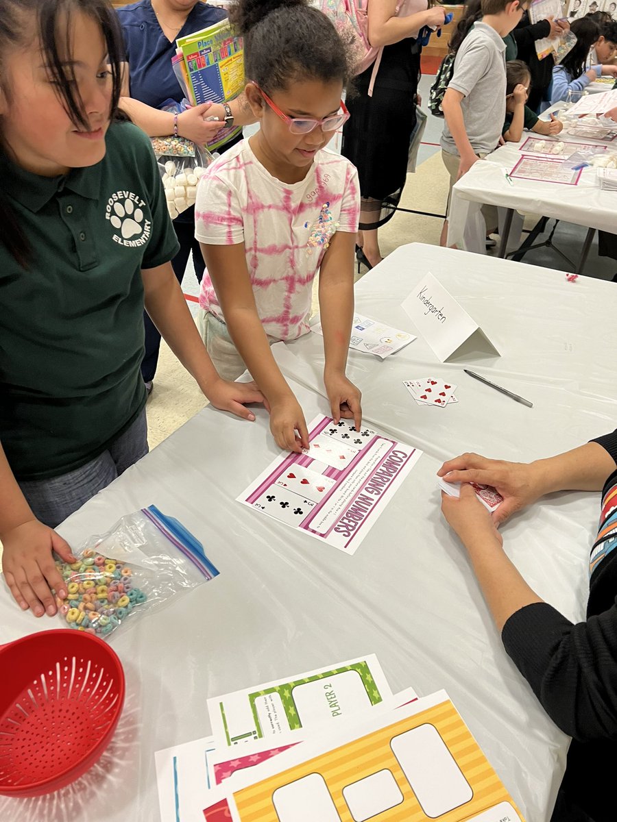 MrsAPerez_3rd's tweet photo. Yesterday’s Math and Reading Night was full of learning and enjoyable games! Thank you to all who participated! @Roosevelt_HISD @HISDFACE @BrighterBites https://t.co/xDLkP9Ji4B