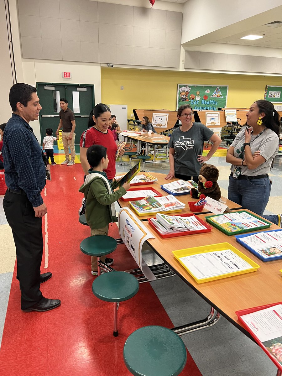 MrsAPerez_3rd's tweet photo. Yesterday’s Math and Reading Night was full of learning and enjoyable games! Thank you to all who participated! @Roosevelt_HISD @HISDFACE @BrighterBites https://t.co/xDLkP9Ji4B