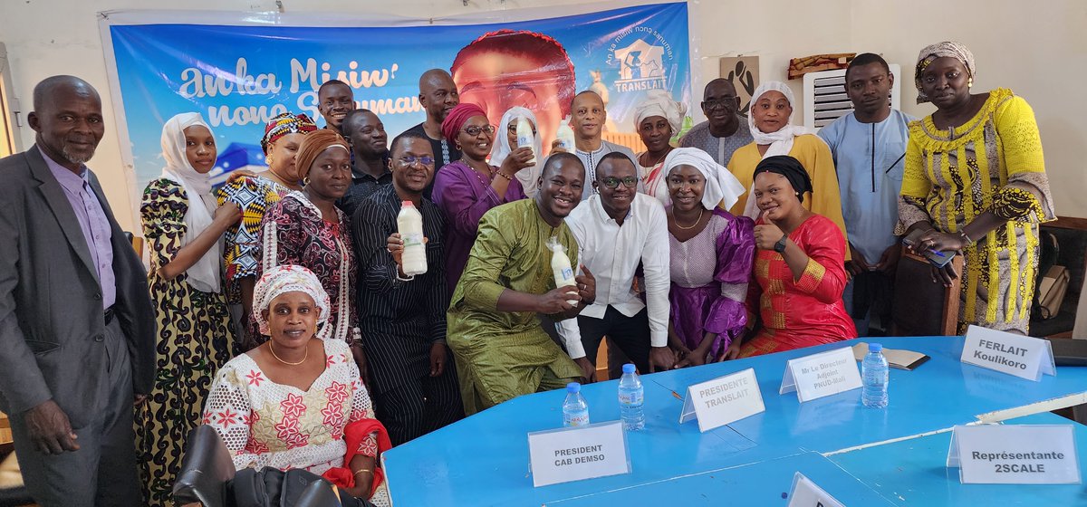PNUDMALI's tweet photo. Lancement 24/02 de la phase pilote de l’app📲E-commerce du #lait en partenariat avec @PNUDMali & l'appui @Sida qui va bénéficier +300 petits commerçants de la Coopérative #Translait à Bamako & vise à être implantée aussi au niveau régional
🔵Projet @UNDPBorderlands & #AccLabMali https://t.co/TJktJ8735o