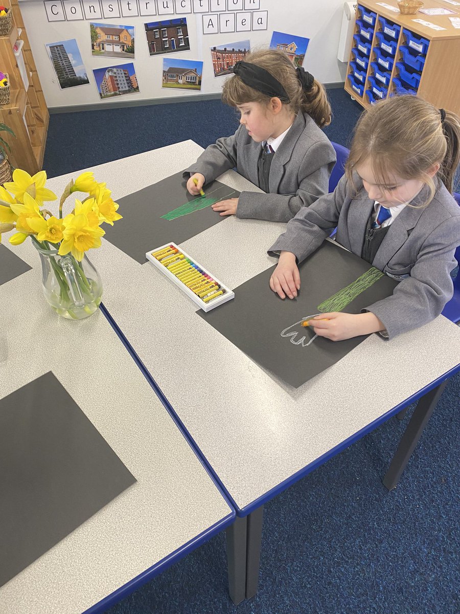 SGSYear1's tweet photo. Daffodil still life using oil pastels #SGSYear1 #SaintDavidsDay π΄σ §σ ’σ ·σ ¬σ ³σ Ώ https://t.co/FdjPtLUrzd