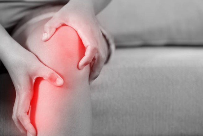🔊 Dime dónde te duele y te diré cómo pisas 🦶 Una buena salud podológica es salud ❤️ Es importante visitar al podólogo

¿Sabías de donde pueden venir dolores en las rodillas? 🚑 Desviaciones del pie provocan una mala posición que forzará a la rodilla a posicionarse mal... 🤕