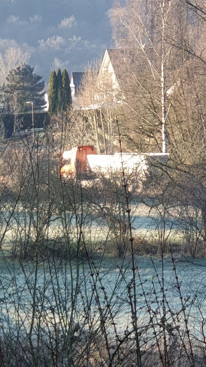 Barbara93160327's tweet photo. Heute auch am Homberger #Ostring wieder reger Baustellenverkehr der #A49. Kipplaster seit den frühen Morgenstunden im Minuten-Takt. Bei 200 habe ich aufgehört zu zählen.  Statt die Anwohner zu unterstützen, wird die Vorlage von Verkehrszahlen verzögert! #Gesundheitsgefährdung https://t.co/Klq4lnewHg