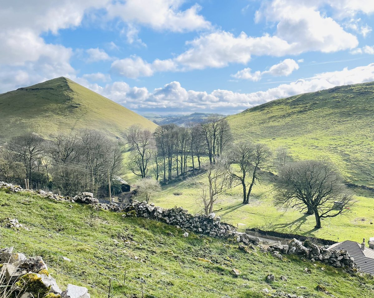 None too shabby view. Hope your Wednesday is going well. #peakdistrict
