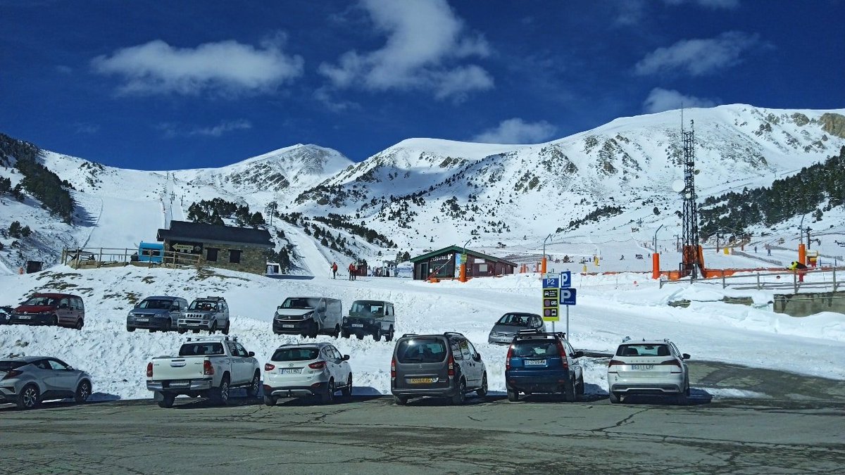 stopjjoo's tweet image. 🎙️Des de @Vallter2000 fem públic el posicionament entorn el projecte Vallter 365, impulsat per @FGC i @govern.

&quot;Vallter 365 és la forma que té l&apos;estació de garantir la viabilitat econòmica sense assumir la insostenibilitat econòmica i ambiental del sector de la neu&quot; @UriAjenjo