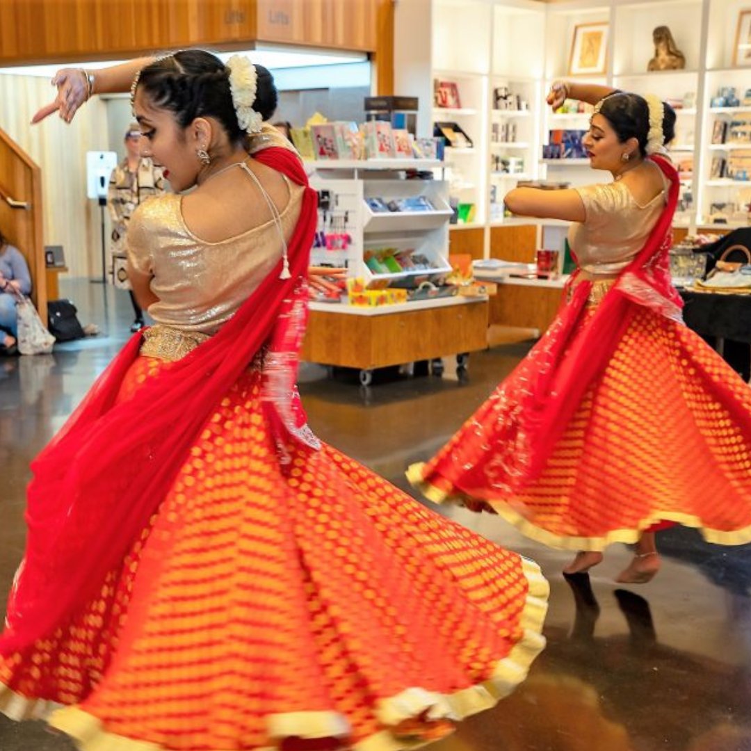 walsallforall's tweet photo. This weekend, join @newartgallery  for their Holi Hai Family Day! Join artist Daya Bhatti in making decorations &amp; contribute to a giant collaborative artwork. @bddance will also be performing at the Gallery.

⌚ 11am-3pm, Saturday 4 March
🎟️ Free, drop-in
https://t.co/H6UUg2ZtXB https://t.co/a1gGu9ZJH5