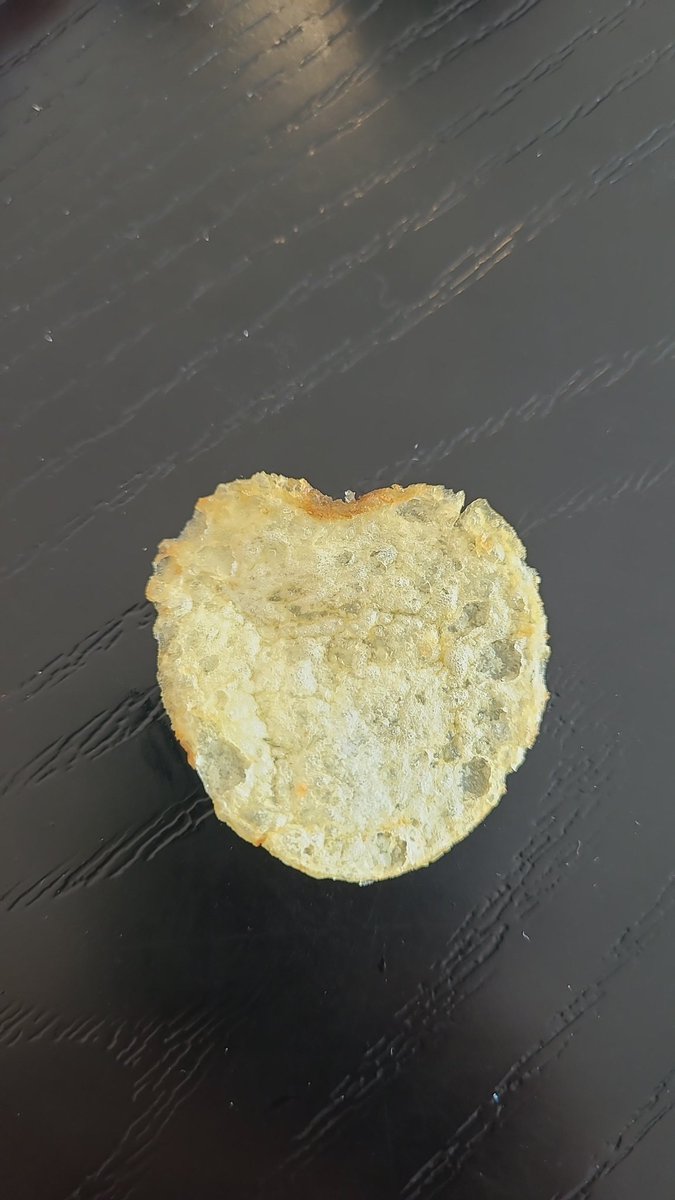 wee_bowie's tweet photo. @walkers_crisps #LoveFromWalkers https://t.co/dBe0zIpPnn