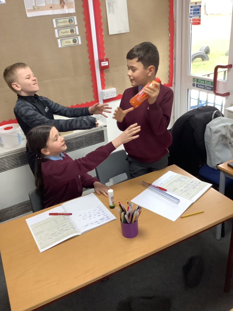 CharlesPrimary4's tweet photo. This morning Year 4 were investigating gases. We explored whether gases have weight through a fizzy drink experiment #StChSci https://t.co/ruoQSjForp