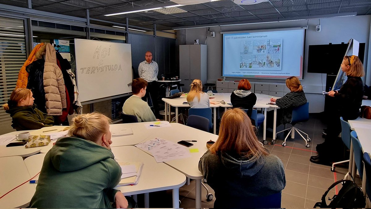 ManuPajuluoma's tweet photo. #Palvelumuotoilu'lla #asiakas kehittÀmisen keskiöön. #LUC #Tietohallinto ja #ITpalvelut esittelemÀssÀ asiakaskeissiÀ #PaMu-kurssilla. Kaksi opiskelijaryhmÀÀ lÀhti kanssamme mukaan palvelukokemusta muotoilemaan. :) #CX #LUCPalvelut #LUCIT #Ulapland #LapinAMK https://t.co/k3bgYRVkdm