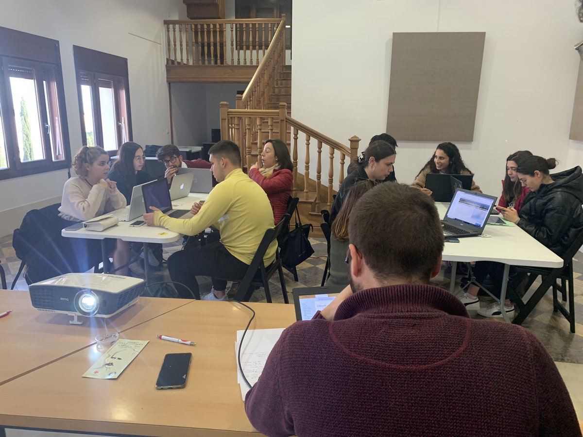 laoficinalmeria's tweet photo. Por el 10º aniversario de Wikiviajes, organizamos un taller al que asistieron alumnos del módulo de guía turístico del CPIFP Almeraya muy interesados en crear y mejorar artículos de Wikiviajes. 😁🤗
@cpifp_almeraya #wikiviajes #lacasadelcine2023 #almeria https://t.co/XFztNr4n64