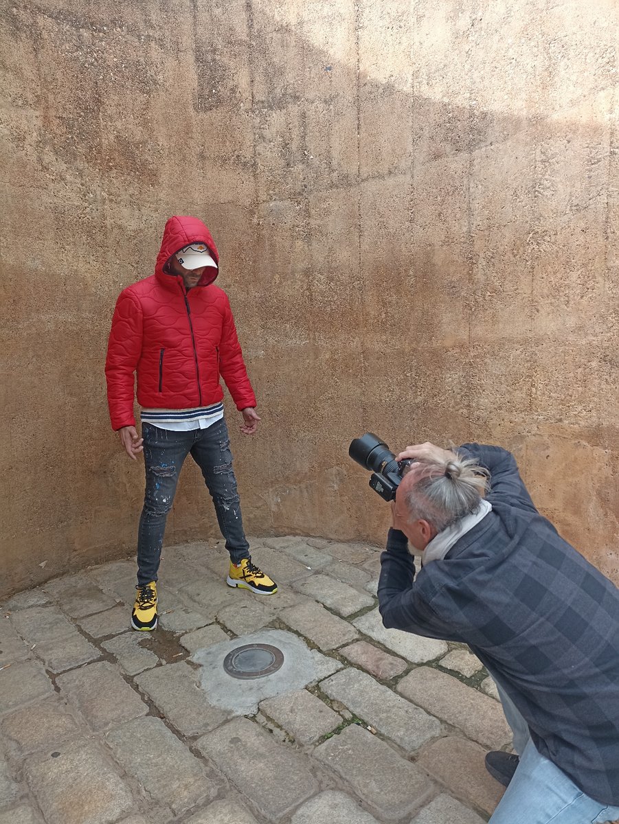 Senador Música (@senadormusica) on Twitter photo Sesión de fotos de <a href="/ivangallego_ofi/">ivangallegomusic</a>, calentando motores para las cositas buenas que se vienen.
¡10 de marzo, lanzamiento de "Un trianero en Nueva York"!
#IvánGallego #flamenco #sevillanas #sorpresas #Triana #Sevilla #NY #novedadesmusicales Sesión de fotos de <a href="/ivangallego_ofi/">ivangallegomusic</a>, calentando motores para las cositas buenas que se vienen.
¡10 de marzo, lanzamiento de "Un trianero en Nueva York"!
#IvánGallego #flamenco #sevillanas #sorpresas #Triana #Sevilla #NY #novedadesmusicales