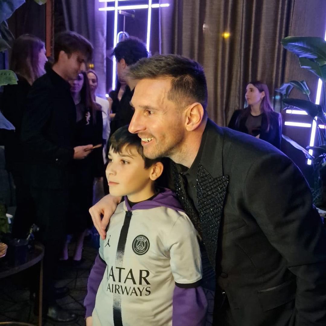 _m20ii's tweet photo. الأسطورة من حفل عيد ميلاد دوناروما بعد حفل The Best 🖤🖤 https://t.co/TdIYls7SGH