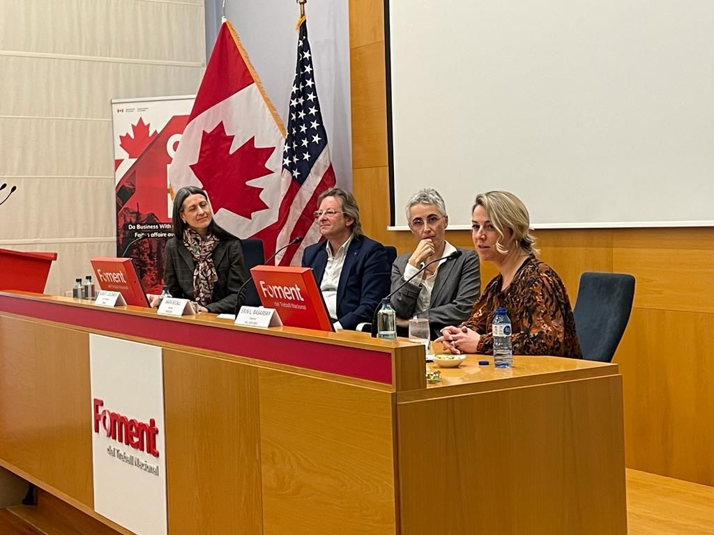 Canadá en España y Andorra (@embcanespana) on Twitter photo ¡Hoy hemos organizado nuestro primer evento Women In Tech <a href="/FomentTreball/">Foment del Treball Nacional</a> en Barcelona!
El liderazgo de las mujeres en la industria tecnológica esta creciendo y estamos aquí para ayudar a las emprendedoras canadienses a triunfar.
#WomenInTech #SheLeadsHere #MWC23 ¡Hoy hemos organizado nuestro primer evento Women In Tech <a href="/FomentTreball/">Foment del Treball Nacional</a> en Barcelona!
El liderazgo de las mujeres en la industria tecnológica esta creciendo y estamos aquí para ayudar a las emprendedoras canadienses a triunfar.
#WomenInTech #SheLeadsHere #MWC23