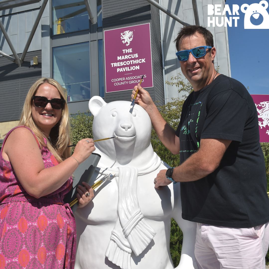 chswbearhunt's tweet image. Howzat Bear by @RachelShilston with @Trescricket hosted by Sandbanks cafe &amp;amp; sponsored by Wales and West Utilities.

See more about the artist, bear and host on our app and website 🐻🐾🎉🙌☺🎨
 #chsw @CHSW @ArtofTourism #chswbearsthatcare #chswbearhunt
